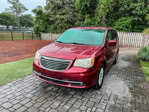 Brilliant Black Crystal Pearlcoat 2013 Chrysler Town & Country Touring
