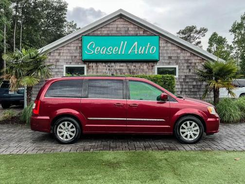 Brilliant Black Crystal Pearlcoat 2013 Chrysler Town & Country Touring