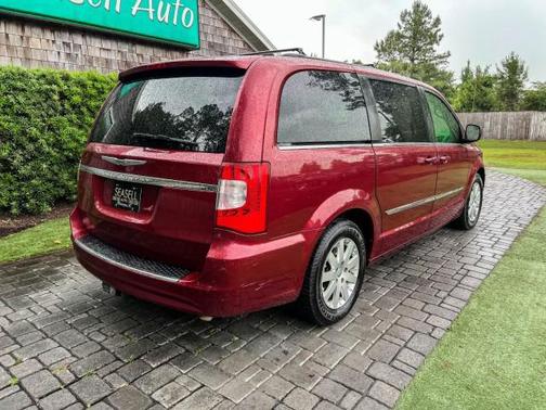 Brilliant Black Crystal Pearlcoat 2013 Chrysler Town & Country Touring