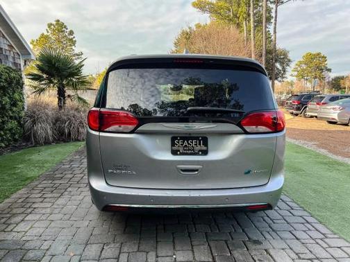 2018 Chrysler Pacifica Hybrid Limited