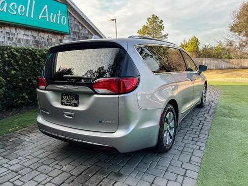 2018 Chrysler Pacifica Hybrid Limited