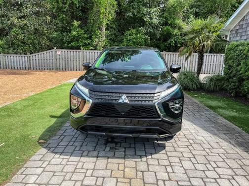 Labrador Black Pearl 2023 Mitsubishi Eclipse Cross LE