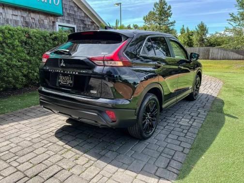 Labrador Black Pearl 2023 Mitsubishi Eclipse Cross LE