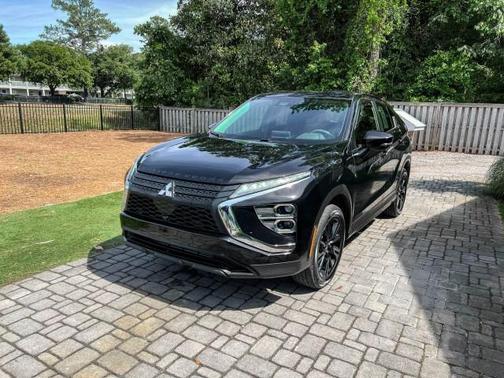 Labrador Black Pearl 2023 Mitsubishi Eclipse Cross LE