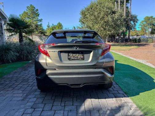 2021 Toyota C-HR XLE