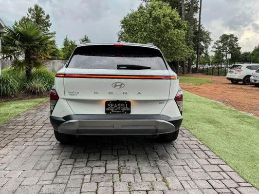 Atlas White 2026 Hyundai KONA Limited