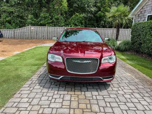 Gloss Black 2019 Chrysler 300 Touring
