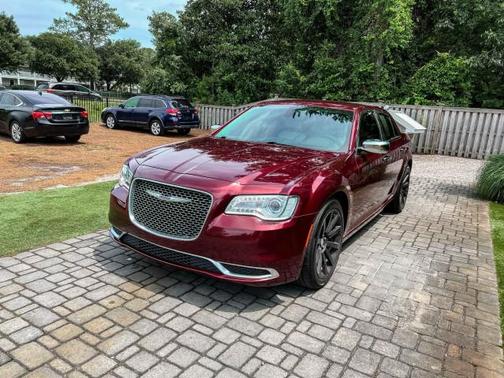 Gloss Black 2019 Chrysler 300 Touring