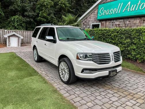 White Platinum Metallic Tri-Coat 2015 Lincoln Navigator Base