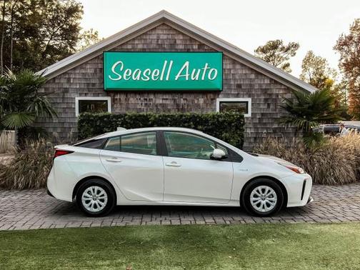 2019 Toyota Prius L