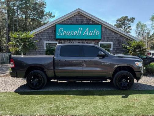 Granite Crystal Metallic Clearcoat 2019 RAM 1500 Big Horn