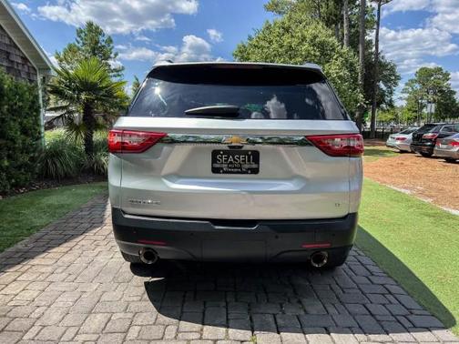 Silver Ice Metallic 2019 Chevrolet Traverse LT Leather