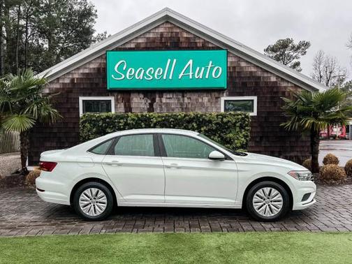 Pure White 2019 Volkswagen Jetta 1.4T SE Sedan