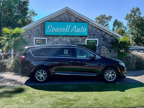 2018 Chrysler Pacifica Touring-L