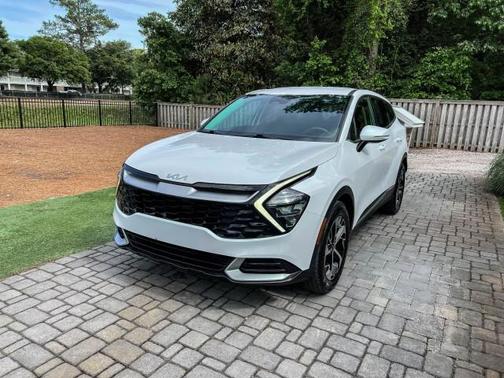 Glacial White Pearl 2023 Kia Sportage EX