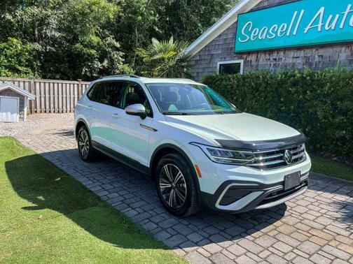 Pure White 2024 Volkswagen Tiguan 2.0T Wolfsburg Edition