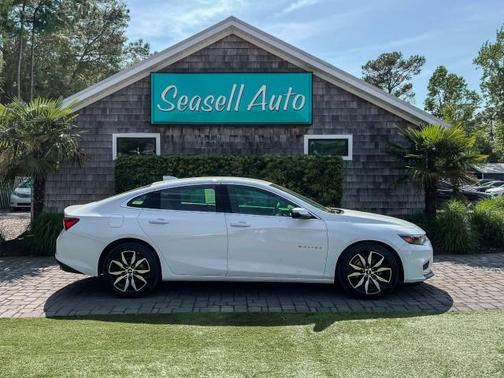 Summit White 2017 Chevrolet Malibu 1LT