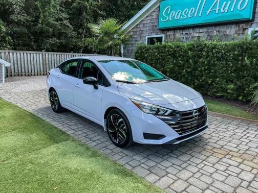 Aspen White Tricoat 2024 Nissan Versa 1.6 S