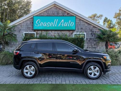Diamond Black Crystal Pearlcoat 2018 Jeep Compass Latitude