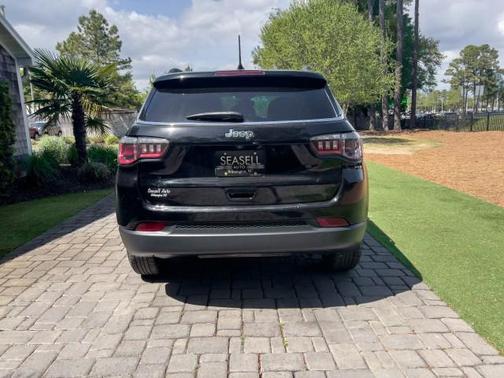 Diamond Black Crystal Pearlcoat 2018 Jeep Compass Latitude