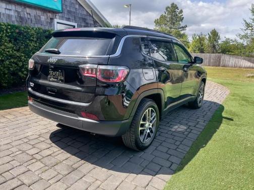 Diamond Black Crystal Pearlcoat 2018 Jeep Compass Latitude