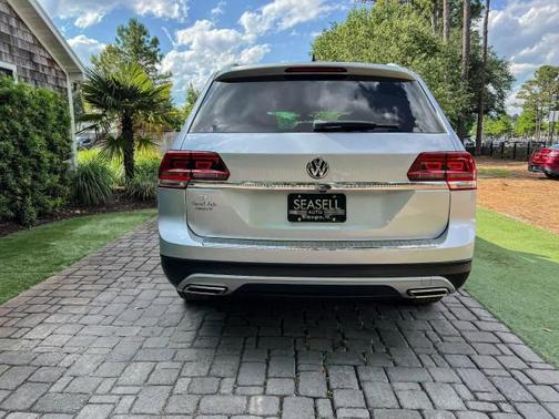 Reflex Silver Metallic 2019 Volkswagen Atlas 2.0T SE w/Technology
