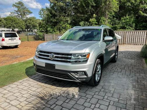 Reflex Silver Metallic 2019 Volkswagen Atlas 2.0T SE w/Technology