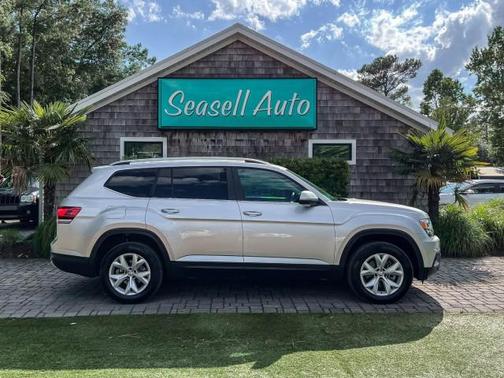 Reflex Silver Metallic 2019 Volkswagen Atlas 2.0T SE w/Technology