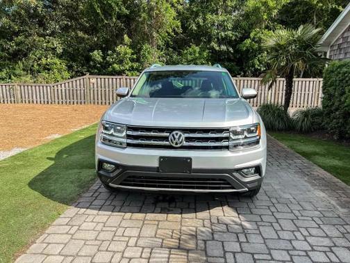 Reflex Silver Metallic 2019 Volkswagen Atlas 2.0T SE w/Technology