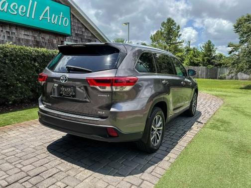Predawn Gray Mica 2019 Toyota Highlander Hybrid XLE