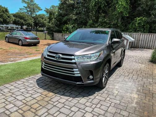 Predawn Gray Mica 2019 Toyota Highlander Hybrid XLE