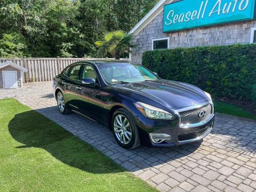 2018 INFINITI Q70 3.7 LUXE