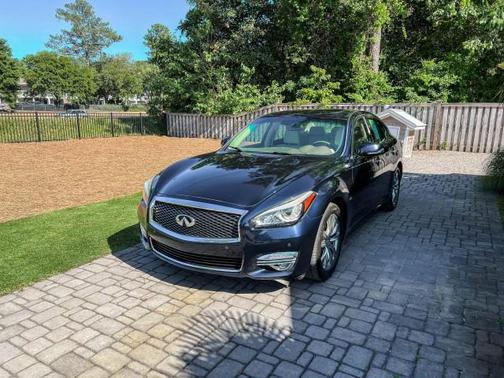 2018 INFINITI Q70 3.7 LUXE