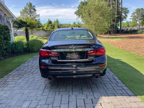 2018 INFINITI Q70 3.7 LUXE