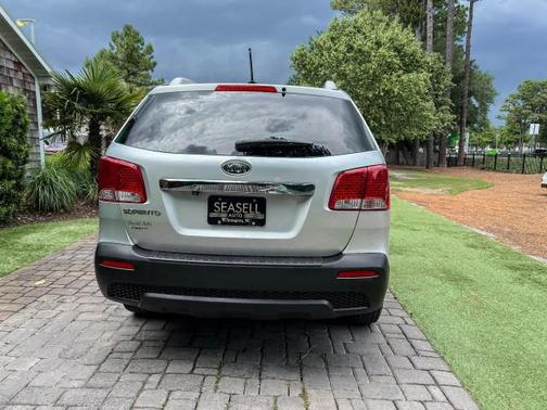Bright Silver 2011 Kia Sorento LX
