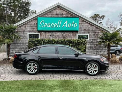 Platinum Gray Metallic w/Black Roof 2018 Volkswagen Passat 3.6L V6 GT Sedan