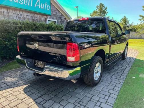 Diamond Black Crystal Pearlcoat 2019 RAM 1500 Tradesman