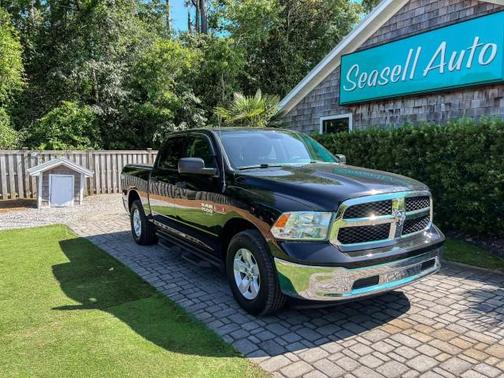 Diamond Black Crystal Pearlcoat 2019 RAM 1500 Tradesman