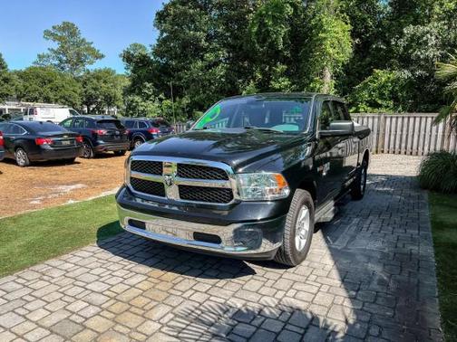 Diamond Black Crystal Pearlcoat 2019 RAM 1500 Tradesman