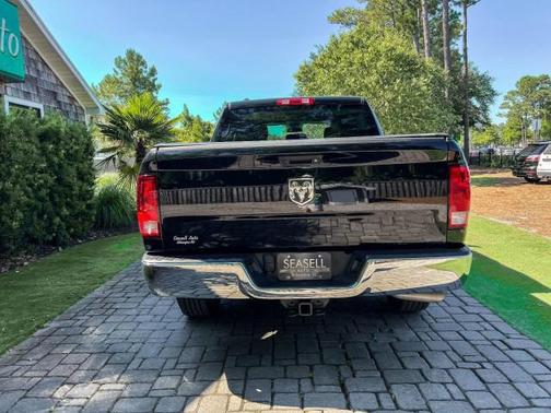 Diamond Black Crystal Pearlcoat 2019 RAM 1500 Tradesman
