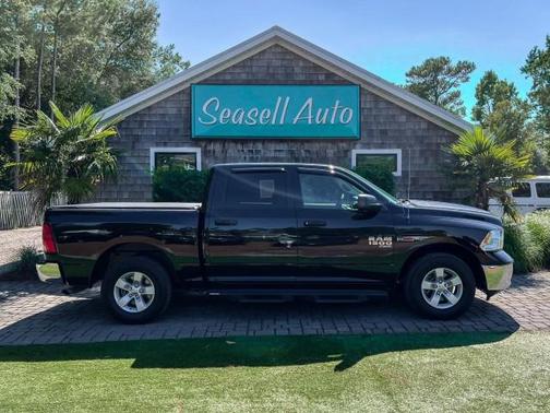 Diamond Black Crystal Pearlcoat 2019 RAM 1500 Tradesman