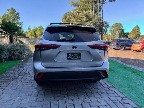 2020 Toyota Highlander Hybrid LE