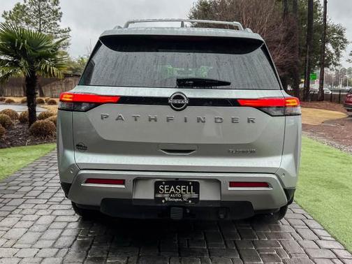 2025 Nissan Pathfinder Platinum FWD