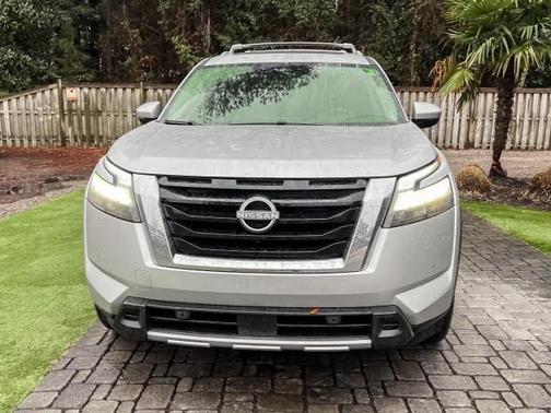 2025 Nissan Pathfinder Platinum FWD