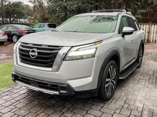 2025 Nissan Pathfinder Platinum FWD