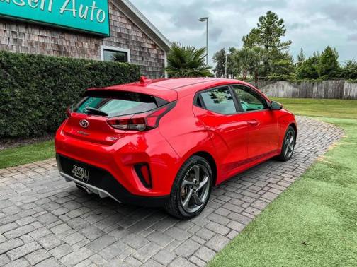 2019 Hyundai Veloster 2