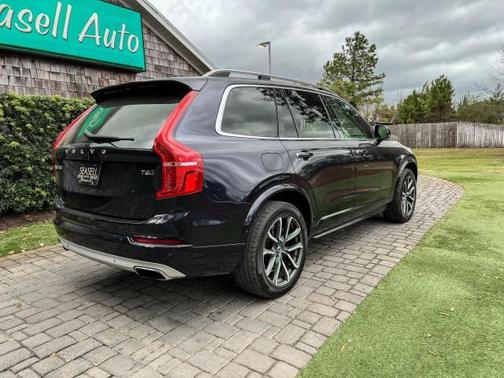 2016 Volvo XC90 T6 Momentum