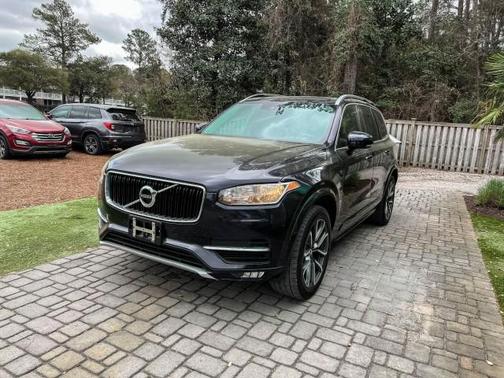 2016 Volvo XC90 T6 Momentum