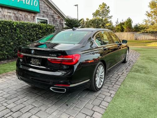 2018 BMW 740 740i
