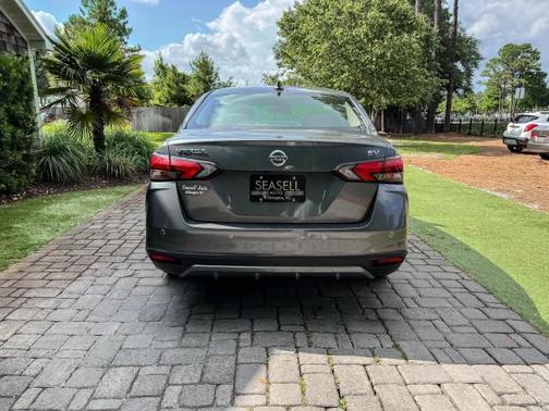 Gun Metallic 2021 Nissan Versa 1.6 SV